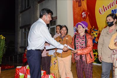 Công ty Thủy điện Đồng Nai chăm lo Tết cho hơn 140 hộ dân trên địa bàn 02 tỉnh Lâm Đồng và Đắk Nông