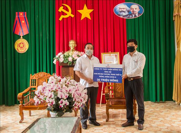 Công ty Thủy điện Đồng Nai ủng hộ quỹ phòng chống COVID19