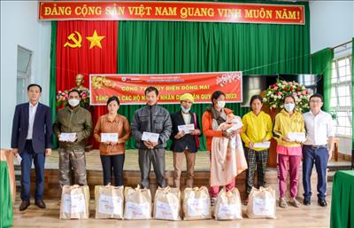 Chung tay đón Tết Quý Mão 2023 cùng các gia đình khó khăn trên địa bàn 2 tỉnh Lâm Đồng và Đắk Nông.