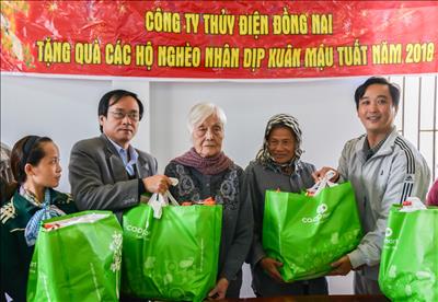 Công ty Thủy điện Đồng Nai Tặng quà các hộ nghèo trong dịp Tết Mậu Tuất năm 2018