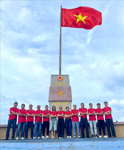 Về nguồn tại Đặc khu Phú Quý - Hành trình tri ân, học tập và tăng cường gắn kết của Chi bộ Kế hoạch - Tài chính, Chi bộ Hành chính - Lao động và Chi bộ Kỹ thuật - An toàn